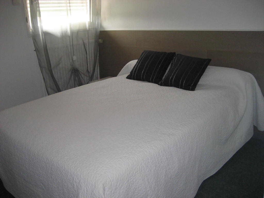 Hotel Bon Repos Barbezieux-Saint-Hilaire Szoba fotó